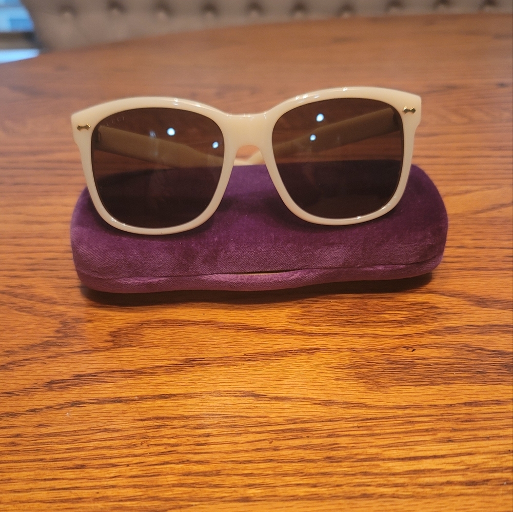 Gucci Off White Cream Square Sunglasses W/Case